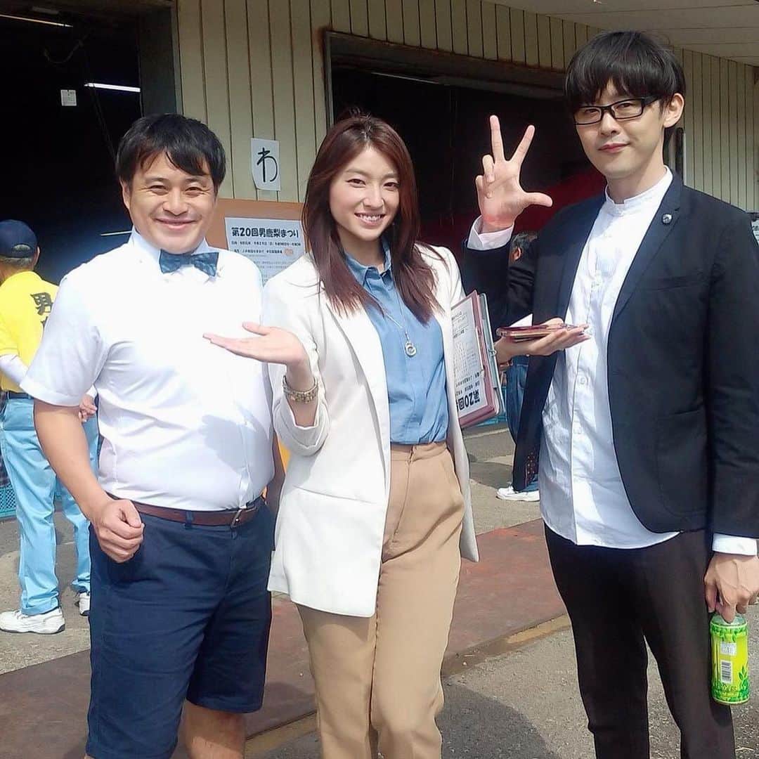 のインスタグラム：「先日男鹿の五里合で開催されました 梨まつりにおじゃましてきました🎤 . 今回で20回目を迎えるこちらのイベント 実は去年から司会のお話をいただいていたのですが 台風がきてしまいイベントを開催することができませんでした。 梨もたくさん傷ついてしまい、梨が採れない・出荷できないといった状況でした。 開催できなかった私たちも悔しかったですが 一番は農家のみなさんがつらかったと思います。 . その一年後… 待望の梨まつりを今年はしっかり開催！👏 . 朝秋田市を出発する時は豪雨と落雷で 「え、もしかして…🤭イベント大丈夫かなぁ…？」と不安になりながら男鹿に向かいました。が、 男鹿に到着すると雨は止んでおり、開会式が近くなると太陽も出ていいお天気🌞 晴れ女、晴れ男いっぱいでよかったー！！！ . 無事梨まつりを開催できて、 JAさんも農家のみなさんもみんなほっと一安心という感じだったのではないでしょうか😌💓 . 私達がこうして食べ物を食べられるのもみんな農家さんがいてくれるからです！ この梨まつりは生産者のみなさんに改めて感謝するいい機会になりました✨🙇🏻‍♀️ . お土産にじっぱり(たっぷり)梨ももらっちゃいました❤️ ありがとうございます！！！ . 当日私はMCを担当したのですが、なんと秋田出身のお笑い芸人ねじさんと初共演！ しかもダブルMC、というかスリーMC！笑 とっっっても楽しかったです！🤣 いろいろハプニングもありましたが、ねじさんのおかげで場が笑顔になり和みました🥺✨ ねじさんほんとにありがとうございました😭👏 . 当日の様子をねじさんがYoutubeで動画配信されています！ ↓↓↓ https://youtu.be/75ab_hqZGY8 ちゃっかり私も出演させてもらったので、ぜひご覧ください😊 . ねじさん11/1(金)には秋田市でワンマンライブも行います。 なんと入場無料。 もう一回言います。入場無料。 私も行きます。みなさんも是非。 . #akita #mc #modelclubstella #男鹿梨 #梨まつり #お笑い芸人 #秋田住みますプロジェクト #ねじ #キングオブコント @nejisasaseji」