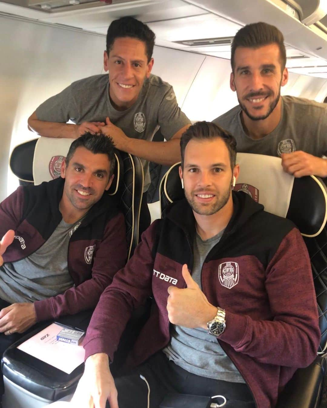 ヘスス・フェルナンデス・コラードのインスタグラム：「De camino a Glasgow!! ✈️ On our way to Glasgow !! Hai CFR!! 🚂 💪🏼⚽️💪🏼#uefaeuropaleague#glasgowceltic#cfrcluj#football#lifestyle#instamood」