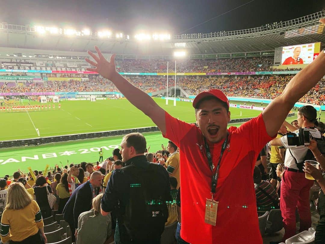 栗原嵩さんのインスタグラム写真 - (栗原嵩Instagram)「ラグビーワールドカップ2019 ウェールズ対オーストラリア TeamUAでもあるウェールズの勝利！ 今回もすごい試合だった！ 皆んなで観戦して楽しかった〜😆 Thank you @landroverjpn @landrover  #ラグビーワールドカップ2019 #wales #australia #landrover #japan #rugbyworldcup2019」10月1日 23時27分 - iam_tk_81