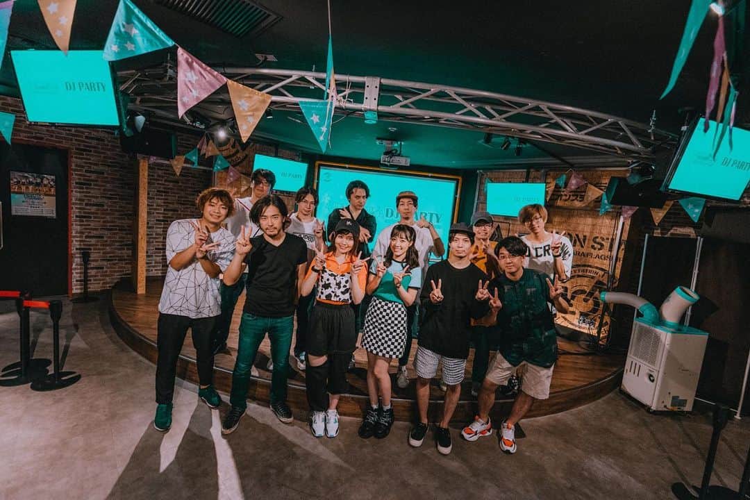 高橋花林のインスタグラム：「DJPARTYの集合写真をいただいたので。  カメラマンさん、素敵なお写真ありがとうございます！！」