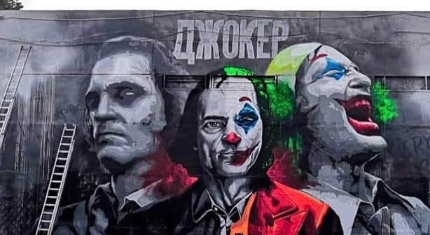 トッド・フィリップスさんのインスタグラム写真 - (トッド・フィリップスInstagram)「Joker street art in Kazakhstan. 🎨 @repas_workshop. Time lapse 🎥 by @tenyakov  #Joker」10月2日 0時04分 - toddphillips