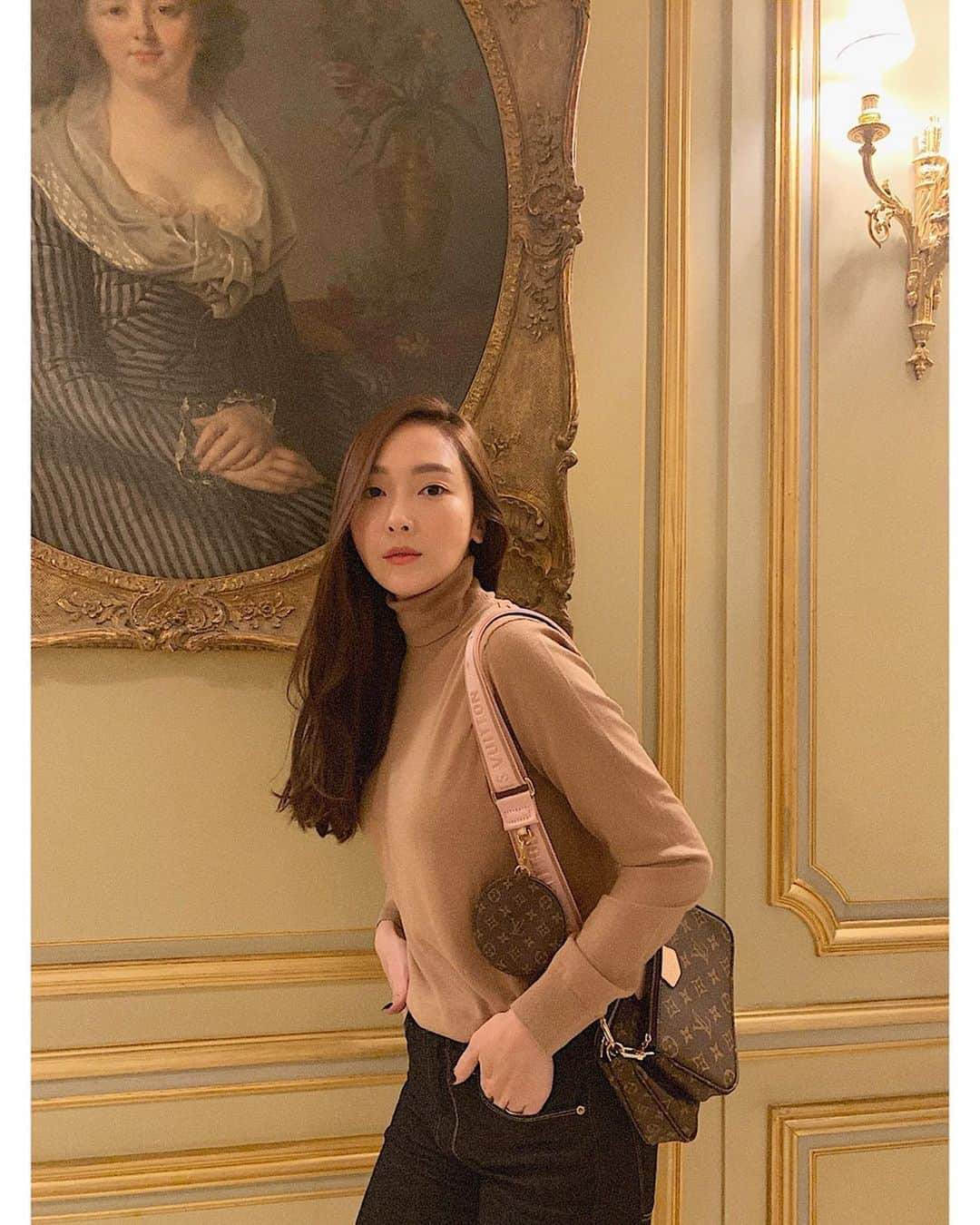 ジェシカ さんのインスタグラム写真 - (ジェシカ Instagram)「Bonsoir Paris! 🍂🍁📸 @louisvuitton #GiftfromLV #ad  #pfw #dcmoments @lemeuriceparis」10月2日 1時03分 - jessica.syj