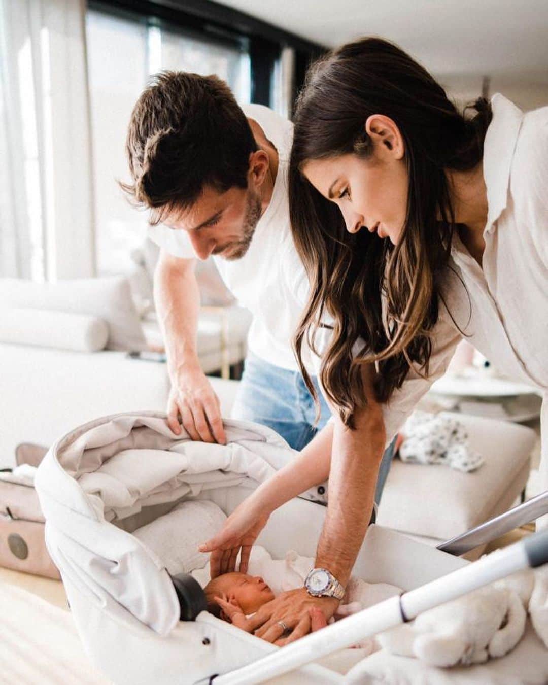 のインスタグラム：「Happy birthday to the one woman who changed my life more than once! 🎉Forever grateful for who you are every single day! Supportive, loving, best friend, wife and now MUMMY (a month earlier than we expected!!!) You are the best already to our beautiful baby Stella🌟🌟🌟♥️♥️ oh i forgot, you are my milf now! 😂😂 love you to the stars and back 🌟🌟」
