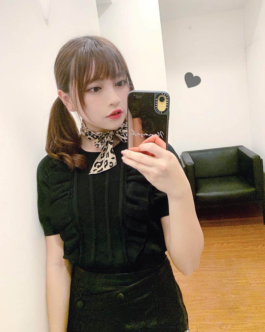 廣川奈々聖のインスタグラム：「．﻿ ﻿ ﻿ まだ暑いけど、早く秋っぽいの着たくて﻿ 無理して着る日々です•̥ ̫ •̥（笑）﻿ ﻿ ﻿ ﻿ #ななせのふく #ootdfashion #ブラックコーデ #スカーフコーデ #ツインテールアレンジ #全身コーデ #fashiongram」
