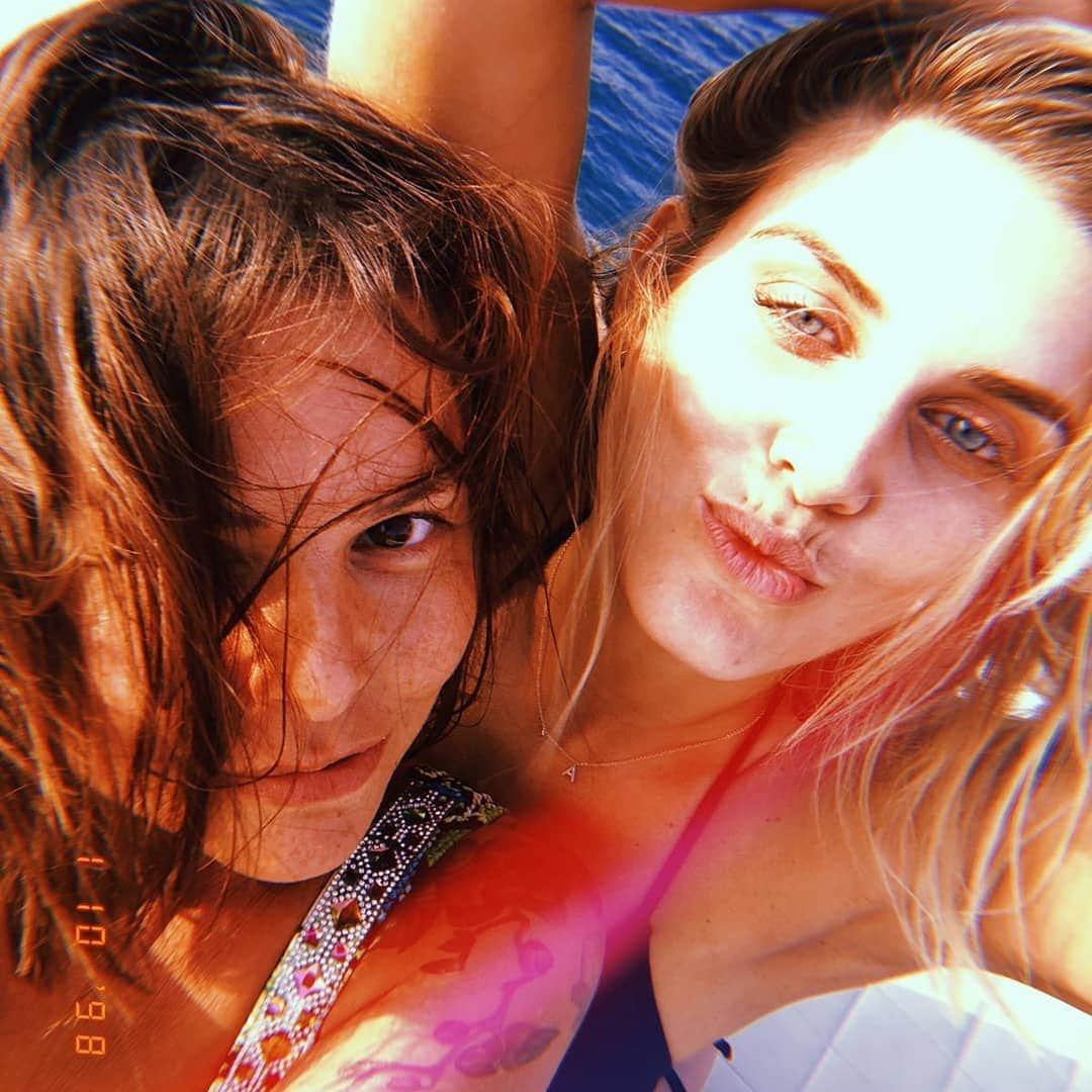 Ashley Jamesさんのインスタグラム写真 - (Ashley JamesInstagram)「Somewhere beyond the sea... ⚓ Boat day with my favourite Jackies. @jakki_degg @jackie__vitiello 🥰 (They're the only Jakkie's I know 😉) Everytime I come to ibiza I have such a different experience. Today's been a very good day with good people. 💙⚓🥰 #ibiza #weneedabiggerboat」10月2日 2時11分 - ashleylouisejames