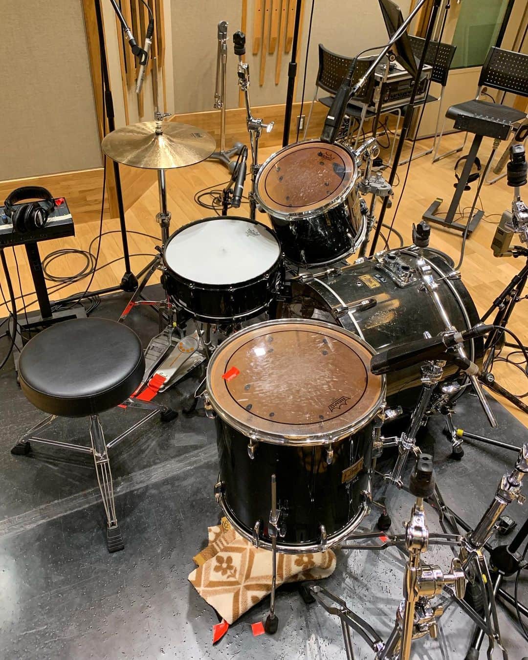 こーいちのインスタグラム：「フレーズ間違えたらシンバル取り上げられるシステムレコーディング終了。  #間違え過ぎ」
