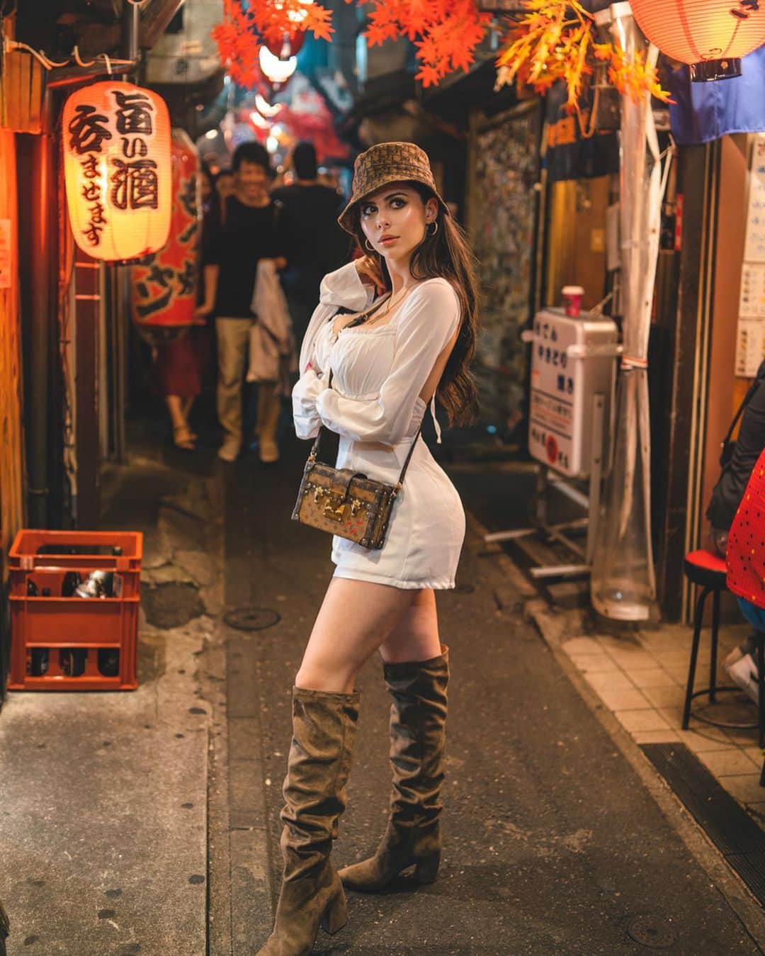 Azzyのインスタグラム：「Making memories...in an alley literally called Memory Lane✨ ... and by memories I mean eating my body weight in Yakitori 🍢🍢」