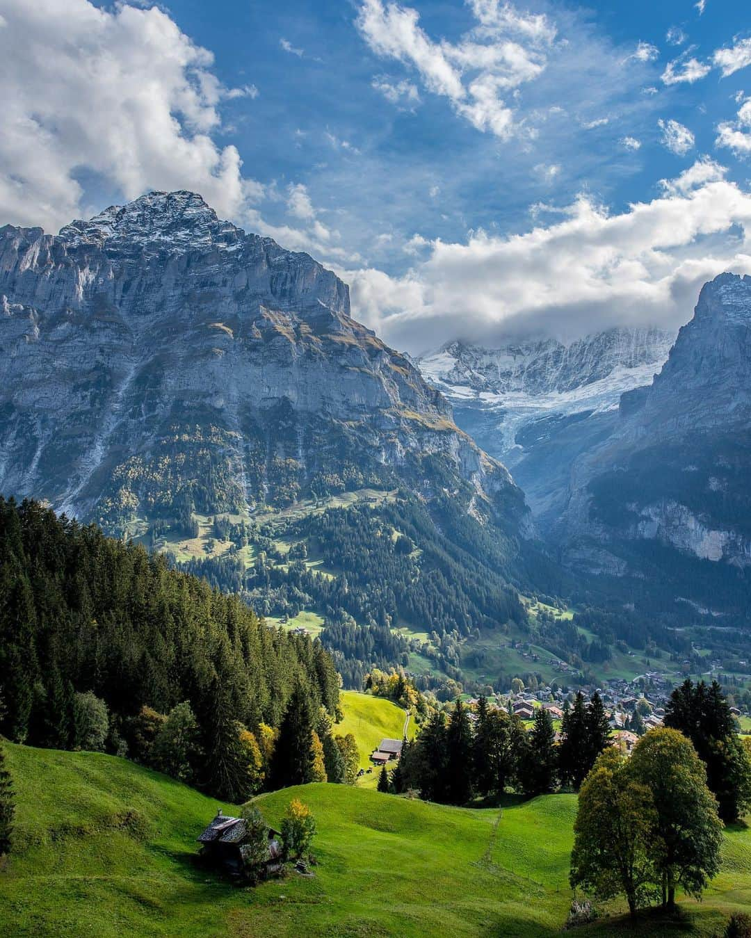 Wonderful Placesさんのインスタグラム写真 - (Wonderful PlacesInstagram)「Grindelwald - Switzerland ✨❤️❤️❤️✨ Tag your friends!!! @grindelwaldfirst @grindelwald_eiger @myswitzerland . Pics by @cbezerraphotos  #grindelwald #grindelwaldfirst #inlovewithswitzerland」10月2日 2時49分 - wonderful_places