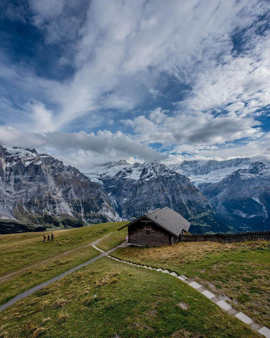 Wonderful Placesさんのインスタグラム写真 - (Wonderful PlacesInstagram)「Grindelwald - Switzerland ✨❤️❤️❤️✨ Tag your friends!!! @grindelwaldfirst @grindelwald_eiger @myswitzerland . Pics by @cbezerraphotos  #grindelwald #grindelwaldfirst #inlovewithswitzerland」10月2日 2時49分 - wonderful_places