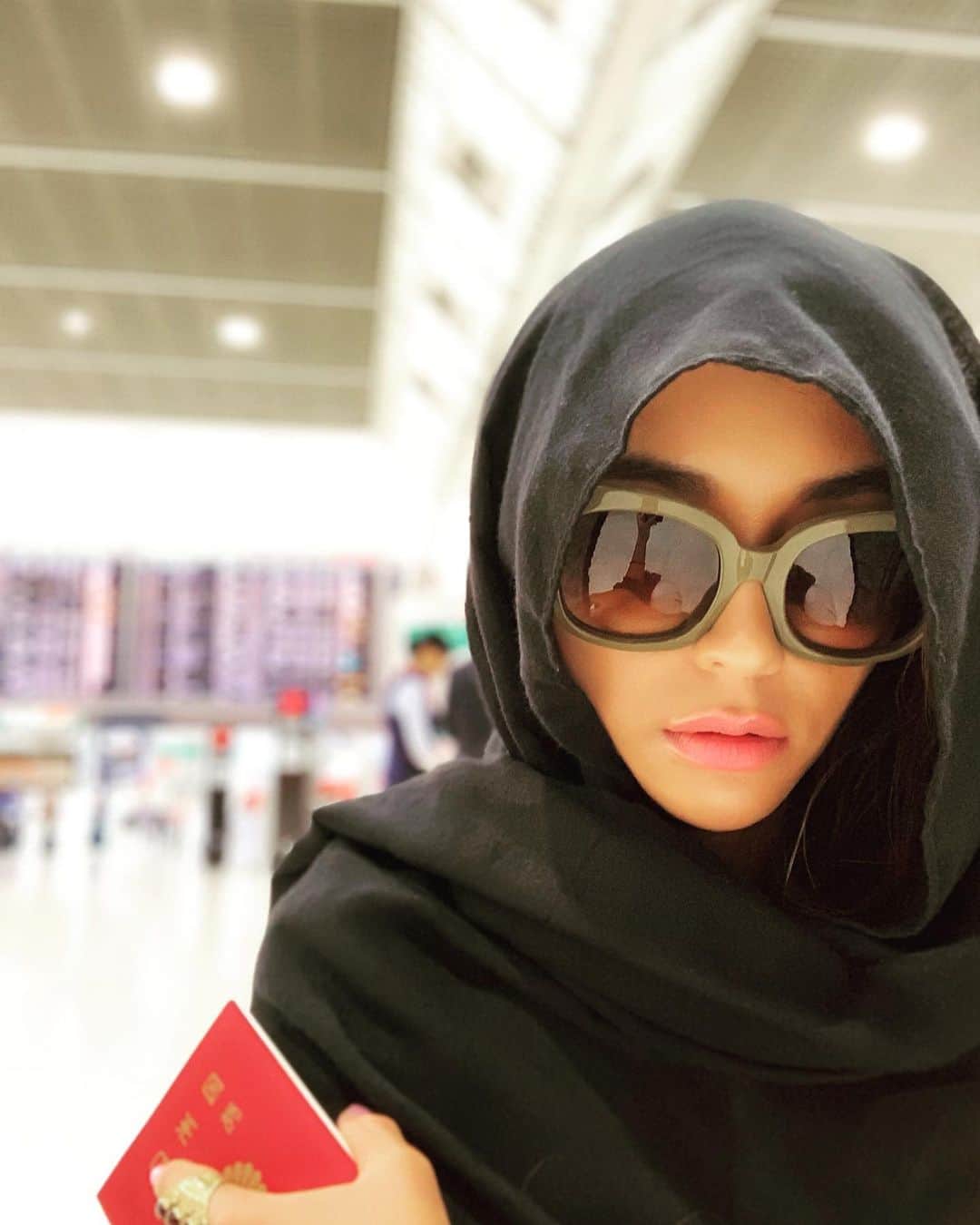 内藤陽子のインスタグラム：「常夏よ。行ってきます🌈」
