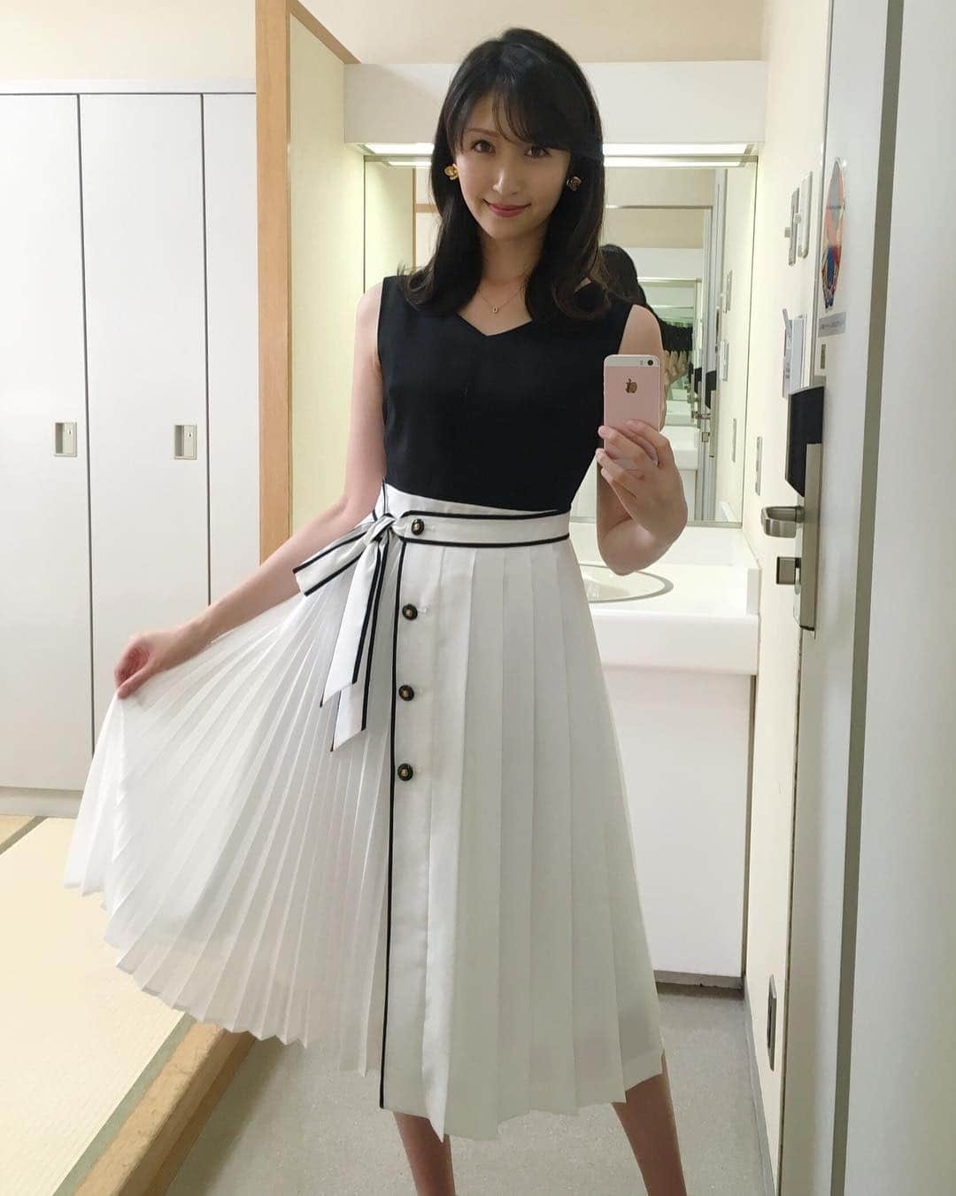 横山ルリカさんのインスタグラム写真 - (横山ルリカInstagram)「. ‪#めざましテレビ の👗✨‬ . #巻きプリーツワンピース #Rirandture‬ . ‪#今日は1日ロケがんばります💨🤗‬ . @rirandture_official」10月2日 3時33分 - rurika_yokoyama_official