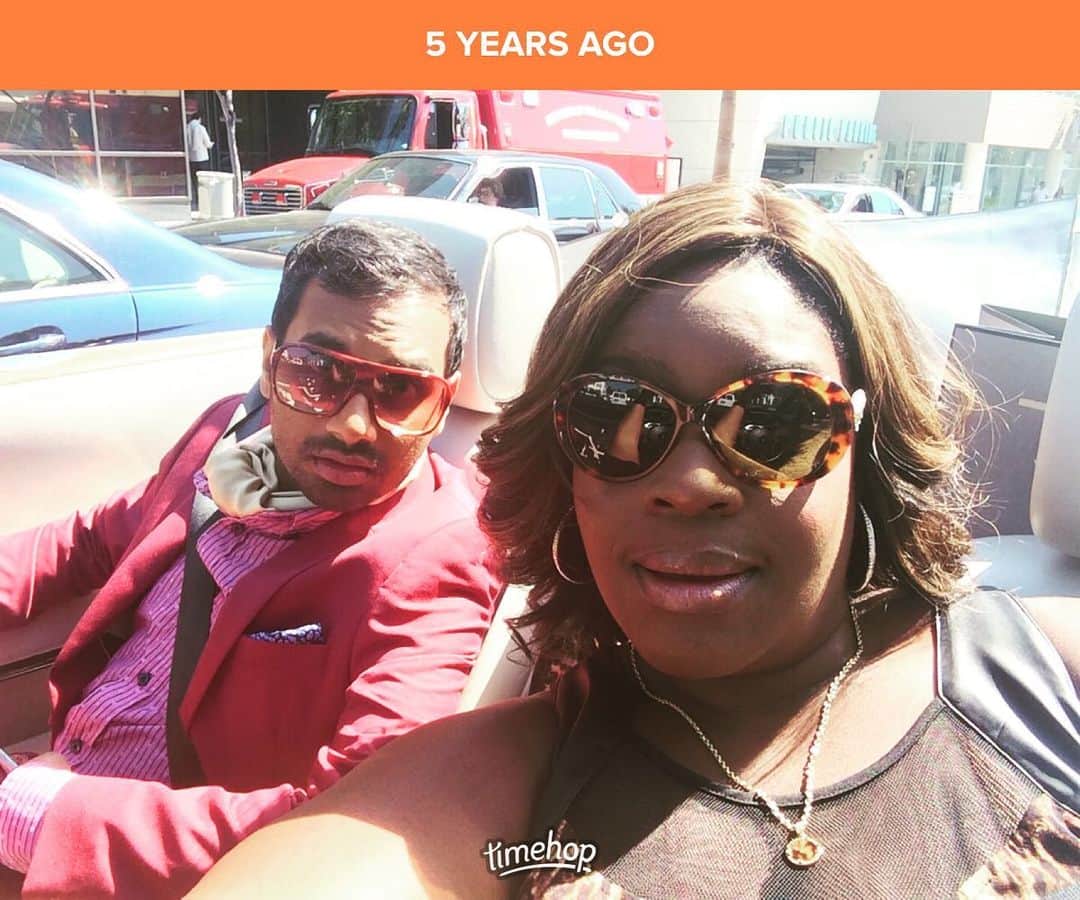 Rettaのインスタグラム：「#TreatYoSelf in Beverly Hiiiillllssss • 5 years ago I had to drive a Rolls Royce which cost more money than I would make that whole year. Mami was nervous. As were our producers. • #ParksAndRec4ever」
