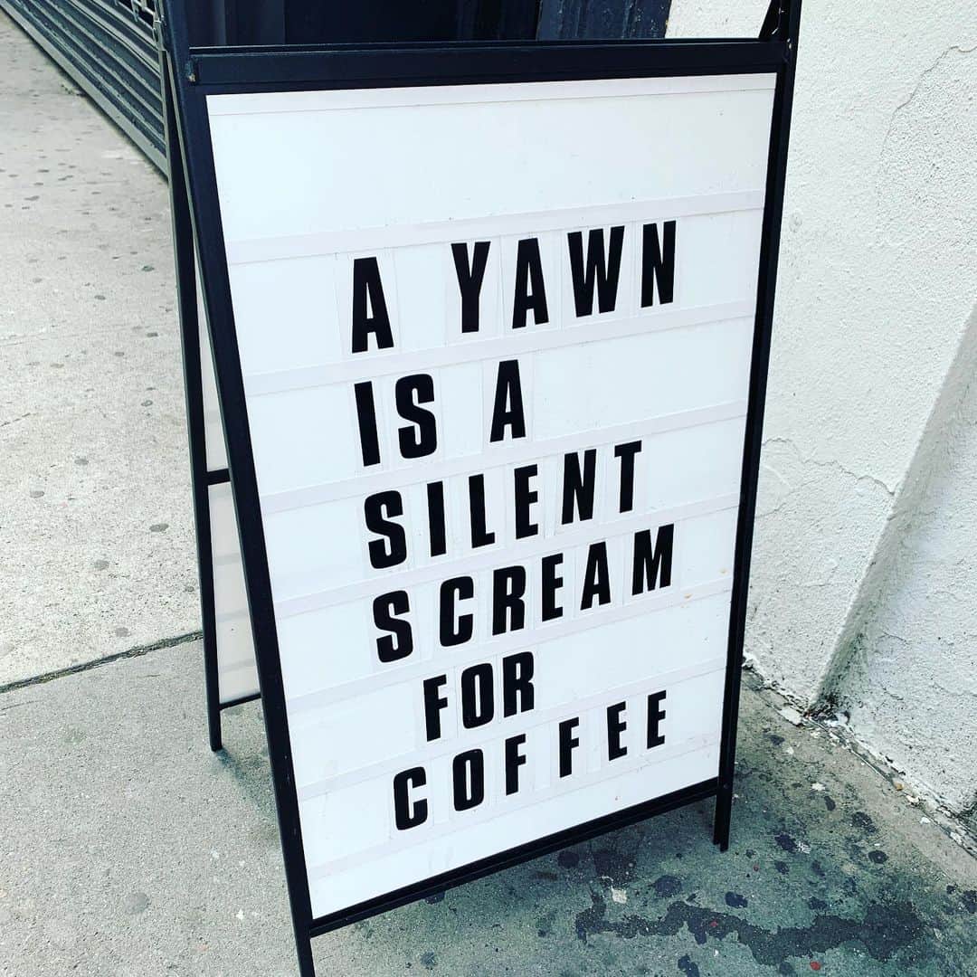 サラ・ミシェル・ゲラーさんのインスタグラム写真 - (サラ・ミシェル・ゲラーInstagram)「Oh hello #tuesday. Who is “screaming with me”?!? #coffee ☕️」10月2日 3時39分 - sarahmgellar