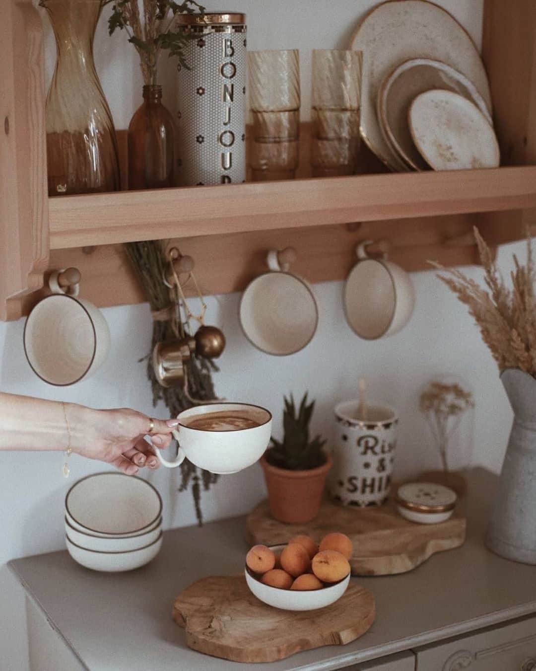 Anthropologieさんのインスタグラム写真 - (AnthropologieInstagram)「Need a midday pick-me-up? ☕️ Photo via @mazale_ (link in profile to shop)」10月2日 4時05分 - anthropologie