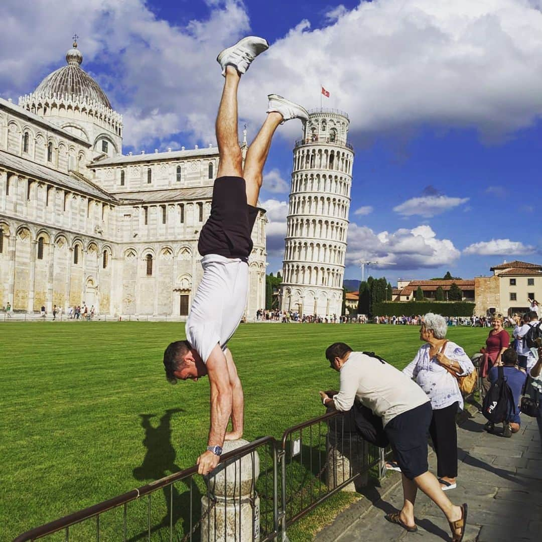 クリスチャン・トーマスさんのインスタグラム写真 - (クリスチャン・トーマスInstagram)「This is why you shouldn’t skip leg day kids...💪🏼💪🏼😎🐥」10月2日 5時11分 - kristom1