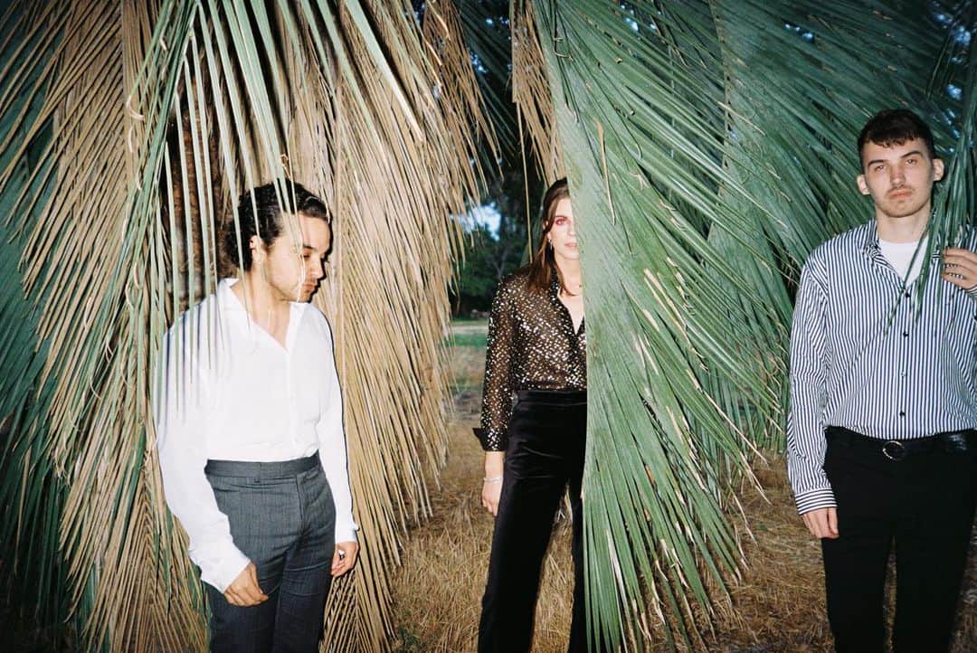 PVRISさんのインスタグラム写真 - (PVRISInstagram)「This is not the cover of our new EP ⠀ ⠀ 📷 @lindseybyrnes」10月2日 5時26分 - thisispvris