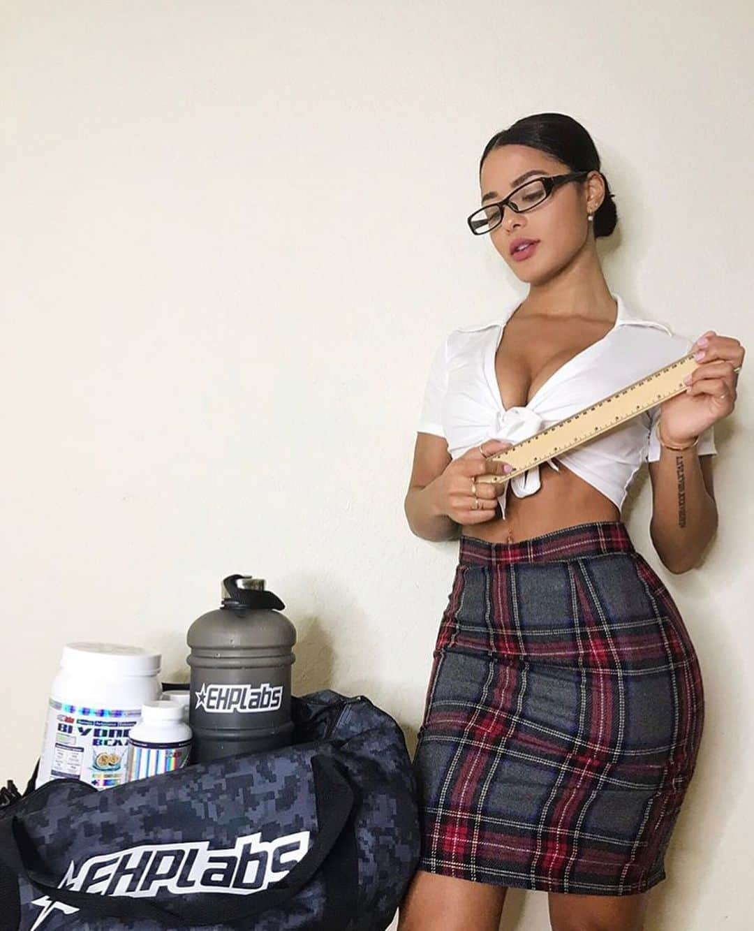 Katya Elise Henryさんのインスタグラム写真 - (Katya Elise HenryInstagram)「You walk into class & i’m your teacher... wyd? #throwback 🧡🖤 it’s almost that time again!!!! 🎃 @ehplabs for all my fav supps ~ including blessed plant protein! use code katya10 to save some $$$ on www.ehplabs.com」10月2日 6時32分 - katyaelisehenry