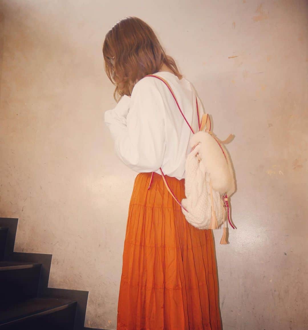 黒坂優香子さんのインスタグラム写真 - (黒坂優香子Instagram)「🐑🧡❤️ ・ ・ 秋になると持ちたくなる ムートン×ニットのもこもこなリュック🧶♡ ・ ・ #muku #ゆかこーで」10月2日 17時24分 - yukakokurosaka0606
