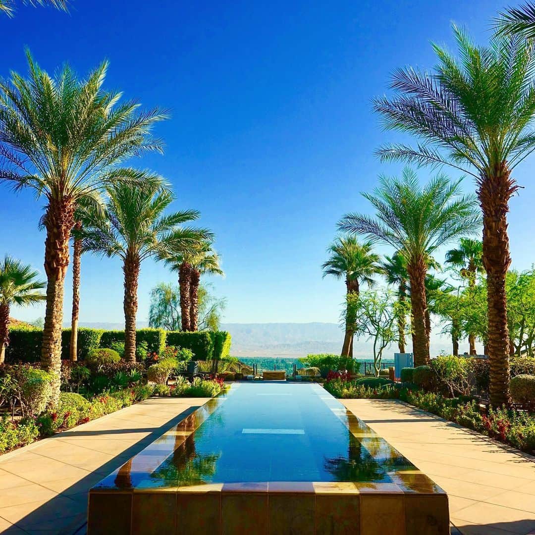 川原亜矢子さんのインスタグラム写真 - (川原亜矢子Instagram)「Gentre breeze ╰(*´︶`*)╯♡ #palmsprings #california #rizcarltonranchomirage #windpower #view #パームスプリングス #カリフォルニア #リッツカールトンランチョミラージュ #風力発電 #絶景 #ayakokawaha #川原亜矢子」10月2日 16時25分 - ayakokawahara