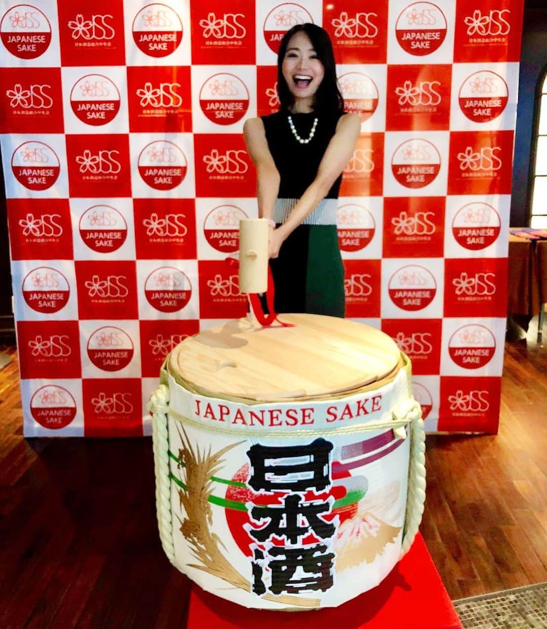 のインスタグラム：「10月1日、日本酒の日🍶 無事、全国、全世界一斉乾杯ができました☺️❤️ ご来場頂いた皆様、ライブ配信をご覧になって下さった皆様、ありがとうございましーたん✨  愛する日本酒の日のMCができて幸せでした🥰🍶 #日本酒で乾杯2019 #しーたん日本酒録 #唎酒師 #日本酒 #日本酒女子 #日本酒造組合中央会  #sake #japanesesake #sakestagram #일본술」