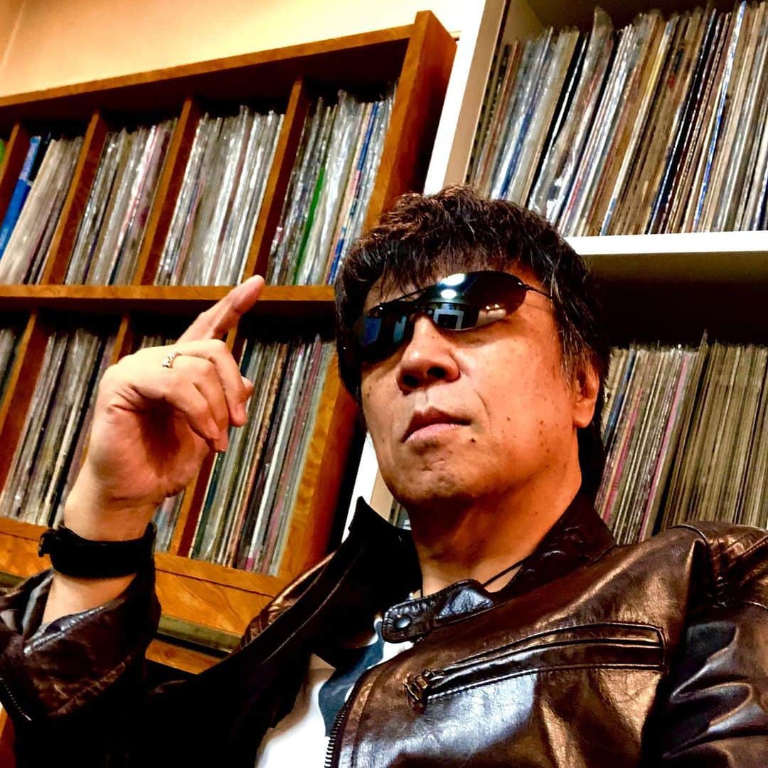 世良公則さんのインスタグラム写真 - (世良公則Instagram)「#世良公則 #masanorisera #japanesemusician #japaneseartist #japaneserock #japaneseculture #rocknroll #vinyl #vinylcollection #レコード棚 #レコード #アナログ ・・・・・・ I'm coming to a place full of analog records today. ・・・・・・」10月2日 16時32分 - masanorisera
