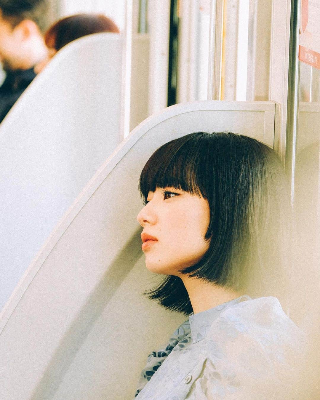 のインスタグラム：「どこから見ても隙なし✨透け感美肌を味方につけたら、ますます楽しい毎日が待っているはず💃 ・ ・ #インテグレート #ラブリーに生きろ #使えるラブリー #小松菜奈 #ファンデーション #リキッドファンデーション #リキッドファンデ #ベースメイク #毛穴オフ #透け感 #抜け感メイク #透明感メイク #つや肌 #ツヤ肌メイク #ツヤ感 #うるつや #しっとり肌 #カバー力 #毛穴レス #乾燥対策 #コスメ好きさんと繋がりたい #新作コスメ #新作コスメ2019 #秋コスメ #秋メイク #時短メイク #コスメ好きさんと繋がりたい #オフショット #メイキング #integrate」