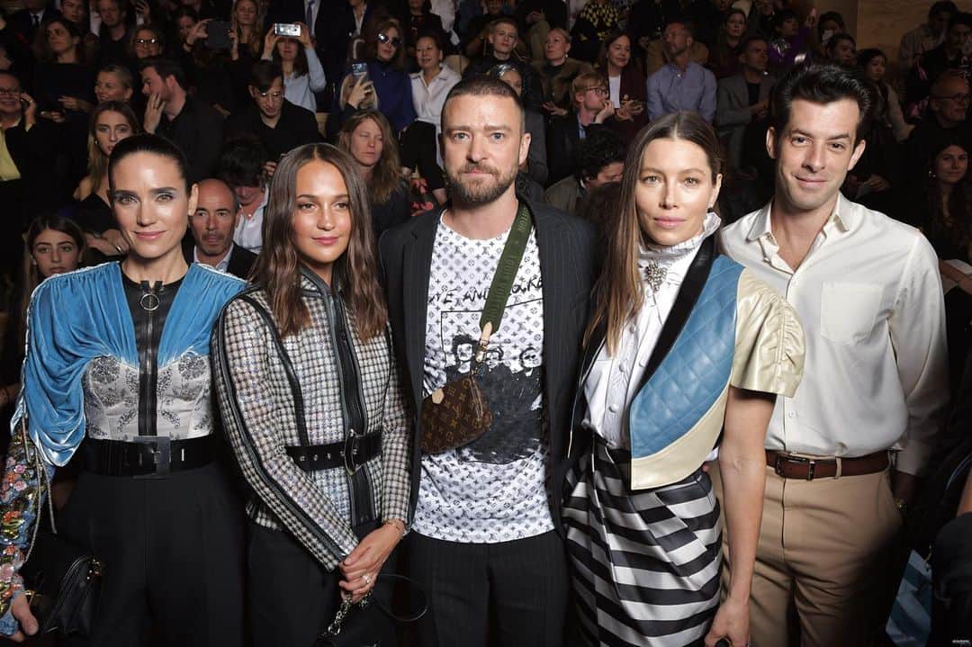 アリシア・ヴィキャンデルのインスタグラム：「Alicia attending the Louis Vuitton show at Paris Fashion Week.」