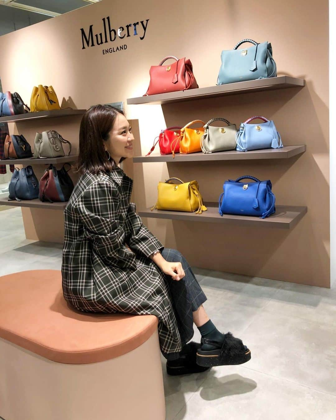 林香里さんのインスタグラム写真 - (林香里Instagram)「・ ・ @mulberryengland ♛♛♛♛ ・ ・ 10 月 2 日(水)~10 月 8 日(火) ・ ・ 📍うめだ阪急３Fコトコトステージ 東京でも大盛況だったイベント気になってたから 初日に遊びに行ってきました☺︎✧✧✧ イギリスの老舗ブランドらしい チェックアイテムが可愛かったぁー❤︎ #mulberryengland  #mulberryiris #HANKYUMODE」10月2日 17時09分 - kaori_hayashi1203