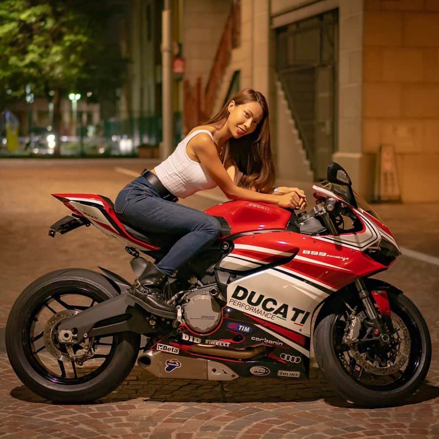 CAMIRAさんのインスタグラム写真 - (CAMIRAInstagram)「夜の東京🏍🔥🔥 #バイク女子#バイク#パニガーレ#ss女子#バイクのある生活#バイク好きな人と繋がりたい#バイク好きな人と繋がりたい #panigale899#Panigale #bike#bikegirl#motocycle#bikelife#motorcycle#motorcycle_moment#motorcyclegirl#bike_japan#sportsbike#supersport#ducati」10月2日 8時23分 - camila.528
