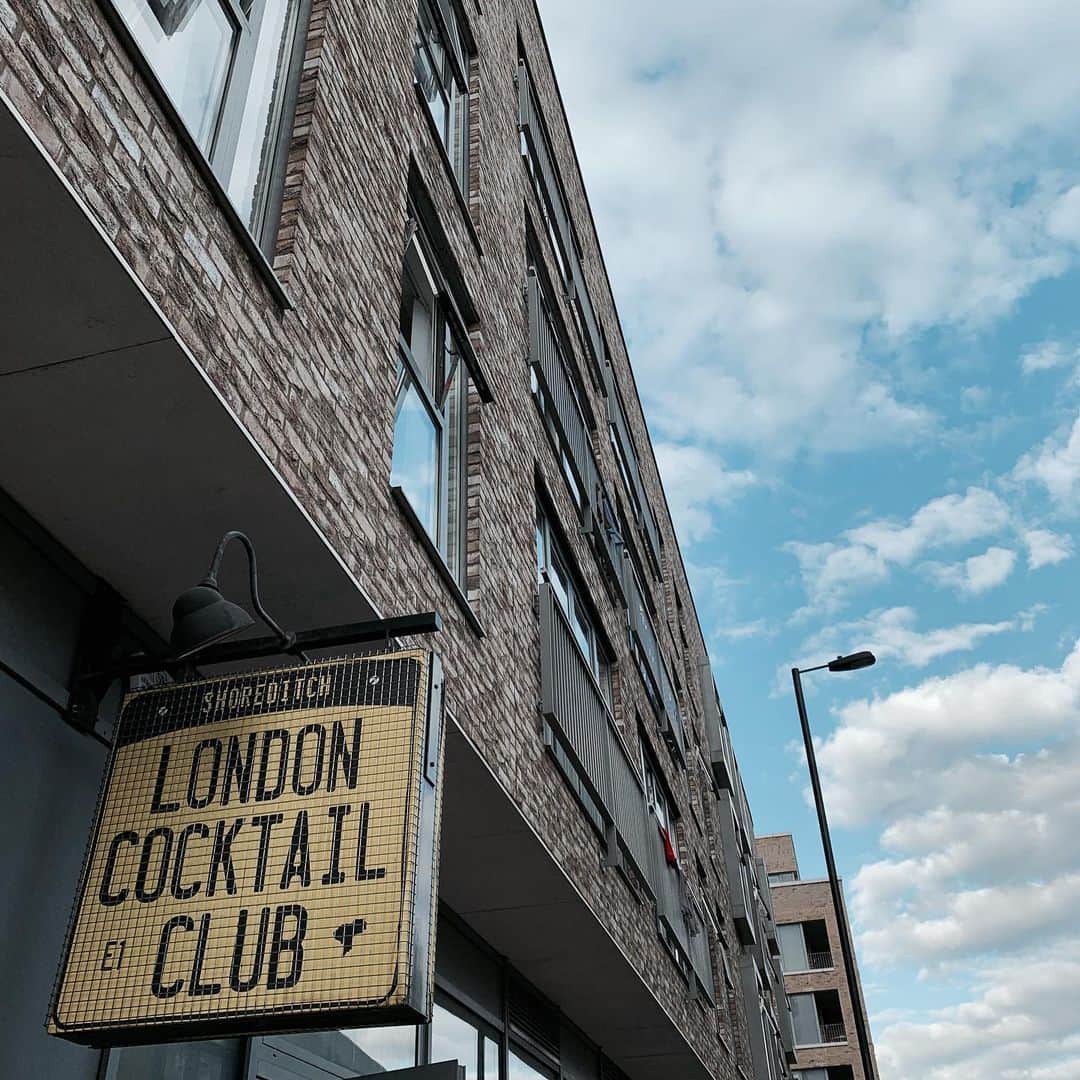 マイロ・ヴィンティミリアのインスタグラム：「Shoreditch London Cocktail Club. London, England. MV」