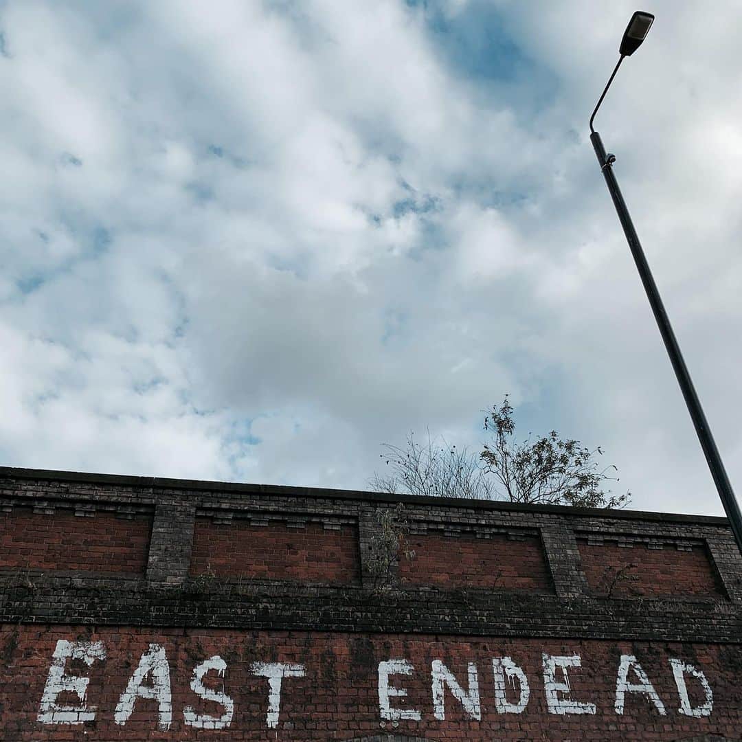 マイロ・ヴィンティミリアのインスタグラム：「EAST ENDEAD. London, England. MV」