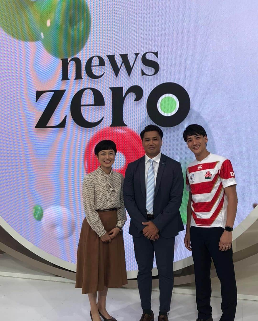 大西将太郎さんのインスタグラム写真 - (大西将太郎Instagram)「昨夜は「news zero 」 有働さんがラグビーボールになるって言うから😳恐縮ですが…💦 初出演で緊張感たっぷりでしたが、有働さんはじめ出演者、関係者の方々が優しく接してくださいました。そして何より、中継で何度もご一緒させていただいてる山本アナが横にいてくれたので安心して、楽しく出演出来ました😊 ありがとうございました。 また来ま〜す‼️ #newszero #日テレ #rugbyworldcup #有働由美子さん  #山本紘之アナ #大西将太郎」10月2日 9時15分 - shotaro12