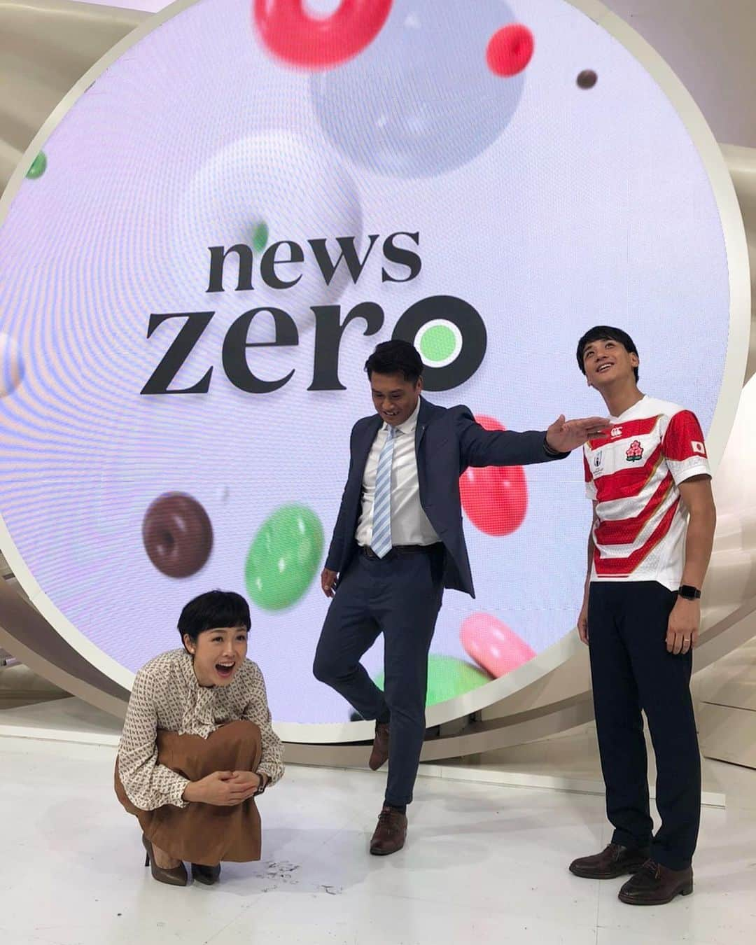 大西将太郎さんのインスタグラム写真 - (大西将太郎Instagram)「昨夜は「news zero 」 有働さんがラグビーボールになるって言うから😳恐縮ですが…💦 初出演で緊張感たっぷりでしたが、有働さんはじめ出演者、関係者の方々が優しく接してくださいました。そして何より、中継で何度もご一緒させていただいてる山本アナが横にいてくれたので安心して、楽しく出演出来ました😊 ありがとうございました。 また来ま〜す‼️ #newszero #日テレ #rugbyworldcup #有働由美子さん  #山本紘之アナ #大西将太郎」10月2日 9時15分 - shotaro12