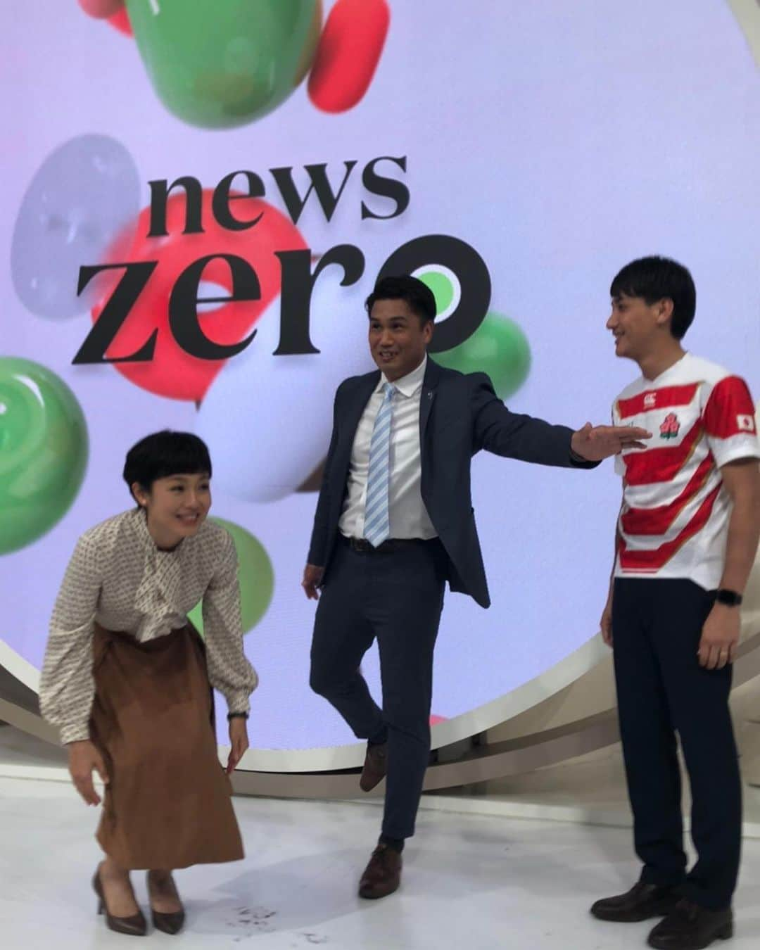 大西将太郎さんのインスタグラム写真 - (大西将太郎Instagram)「昨夜は「news zero 」 有働さんがラグビーボールになるって言うから😳恐縮ですが…💦 初出演で緊張感たっぷりでしたが、有働さんはじめ出演者、関係者の方々が優しく接してくださいました。そして何より、中継で何度もご一緒させていただいてる山本アナが横にいてくれたので安心して、楽しく出演出来ました😊 ありがとうございました。 また来ま〜す‼️ #newszero #日テレ #rugbyworldcup #有働由美子さん  #山本紘之アナ #大西将太郎」10月2日 9時15分 - shotaro12