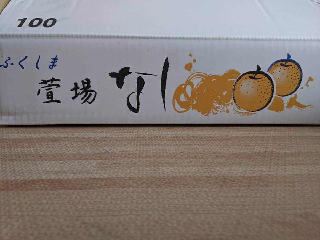 のインスタグラム：「福島でお世話になった方から届いた梨。 福島って実は果物が沢山あります！！ しかも安全で、美味しいです！ 今年も桃、梨頂きました。美味しかったです。  #福島 #梨 #安全 #美味しい #福島ユナイテッド #色々作ってます  @hongyeon41 #奈良クラブ #金弘淵 #梨Tweetしてました 勝手に載せてごめんね。ホンヨン君。笑」