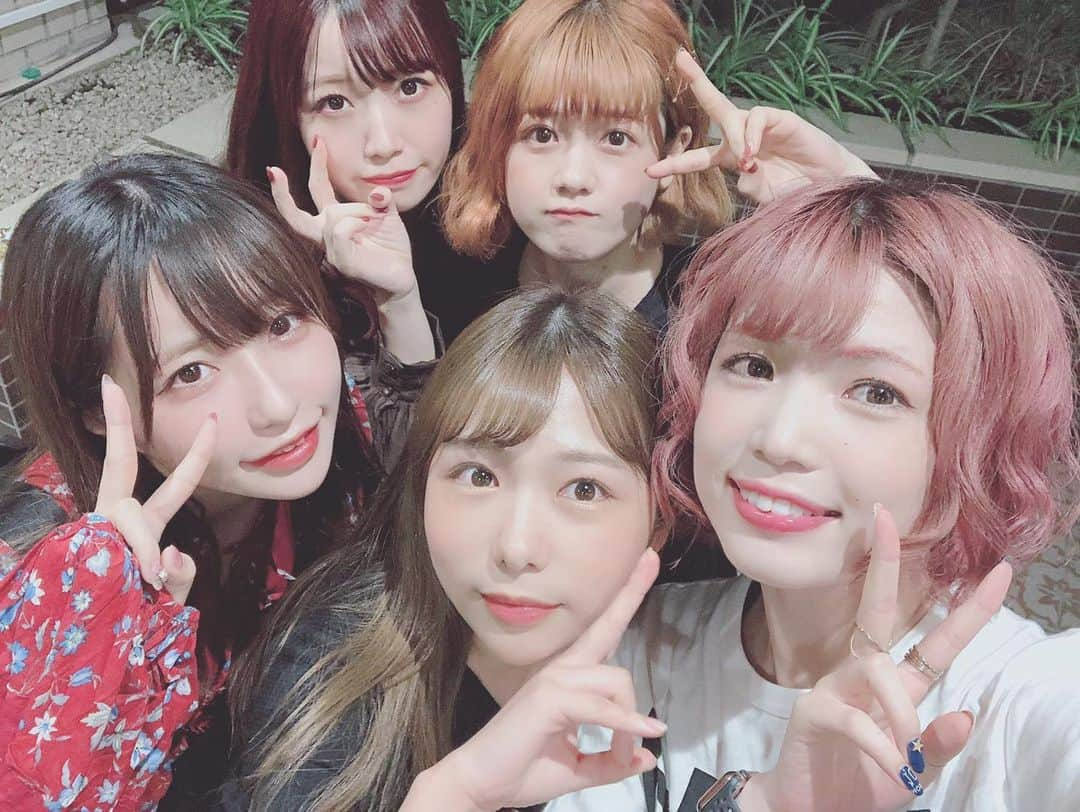 星野にぁのインスタグラム：「😘 #groupshot  変わったのは私の髪くらいだったし 久しぶりにお腹痛くなるまで笑った」