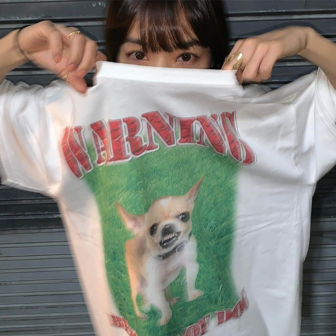 長澤メイさんのインスタグラム写真 - (長澤メイInstagram)「メイは最高で最強な KAWAII Tシャツを GETした！🥺🔥 バックプリントに @ponzu322 いたわ😂💘 お気に入りに決定🦋✨ @dogsoji.tokyo  ドックランに着てかなきゃ🔥 #mei_outfit」10月2日 10時53分 - xxmeixx1208