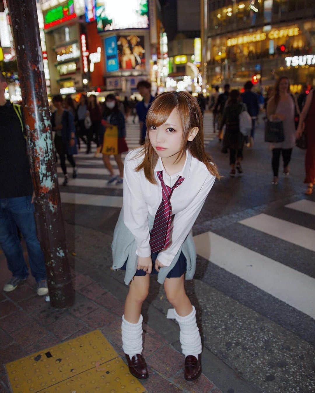 鎌田紘子さんのインスタグラム写真 - (鎌田紘子Instagram)「#ギャル #shibuya #渋谷 #制服 #ルーズソックス #ネクタイ #女子高生 #JK #しぶや  #여고생 #제복 #highschoolgirl #สาวโรงเรียนมัธยม #เหมือนกัน」10月2日 11時28分 - hirokokamata12