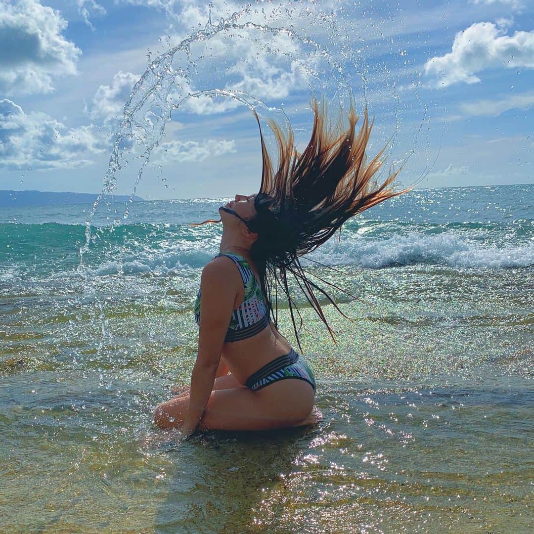 アリッサ ウーテンのインスタグラム：「Flipping it back to 09’」