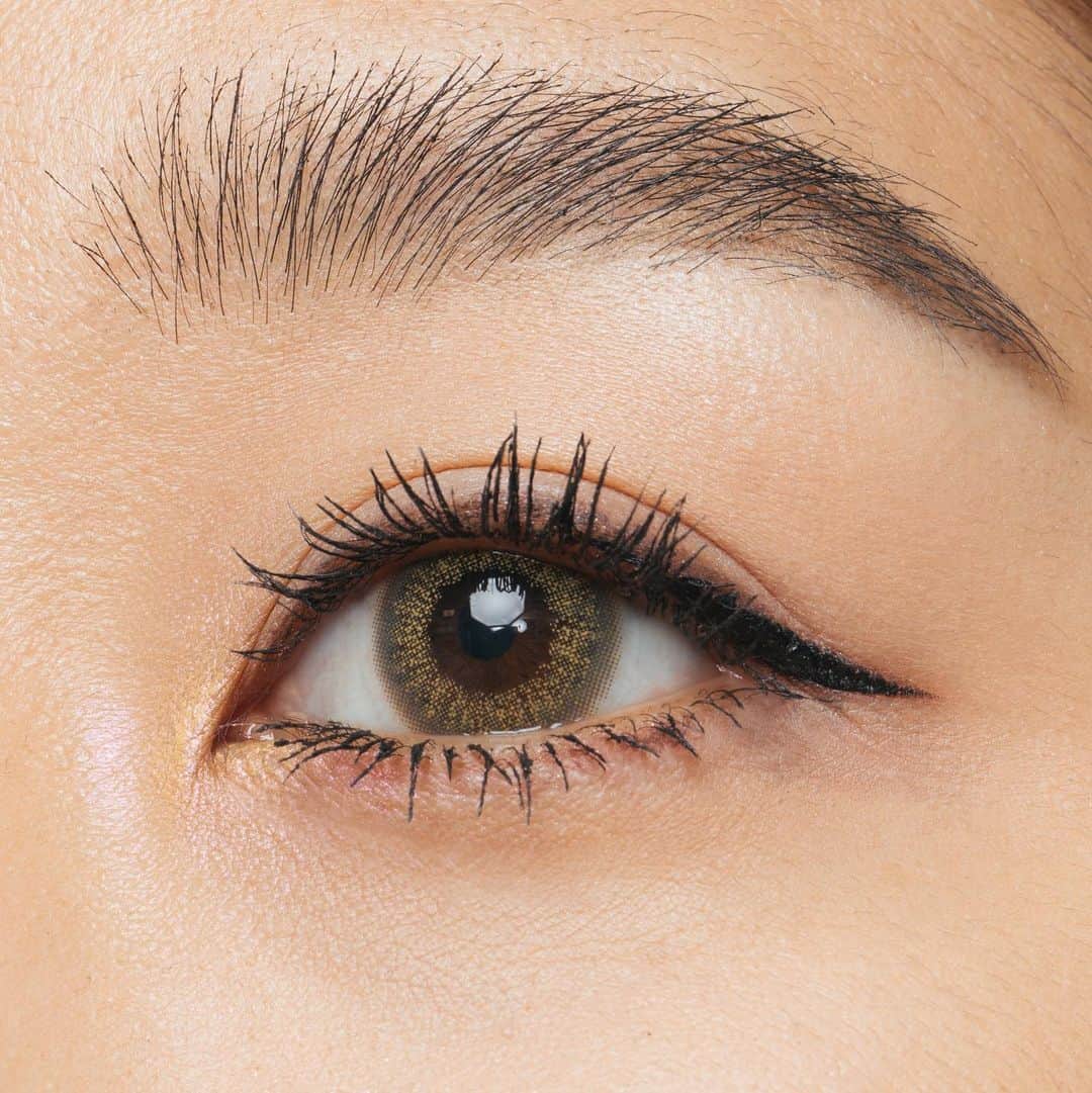M∙A∙C Cosmetics Japanのインスタグラム：「ㅤ 柔らかくなめらかに描けるペンシル、太さを自由自在に描けるリキッドの 両軸タイプのアイライナーが新登場！ ㅤ 流すように引くのがポイント✨ ㅤ ㅤ *9/27(金)オンラインショップ先行発売 *10/4(金)全国発売⠀ ㅤ #MACeyeliner #MACアイライナー ㅤ MODEL: M·A·C ARTIST AYAKA MAKINO @mac_hakata.hankyu PHOTO: @takaki_iwata ㅤ ㅤ ㅤ ㅤ ㅤ #MACCosmeticsJapan #MACコスメ #MACCosmetics #リキッドアイライナー #メイク #コスメ #メイクアップ #アイライナー #新作コスメ #コスメ紹介 #秋メイク #秋コスメ #アイメイク #メイク道具 #メイクプロセス #メイク用品 #アイライン #セルフメイク #今日のメイク #目力 #お気に入りコスメ #スウォッチ #cosmetics #makeup #eyemakeup #eyeliner」