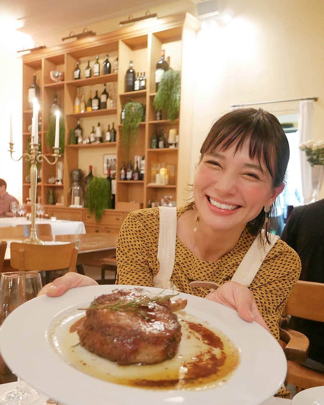 芳美リンさんのインスタグラム写真 - (芳美リンInstagram)「﻿﻿ 無事にスイスにつきましたー！﻿ ﻿ という報告と見せかけた#食テロ﻿ ﻿ さっそく#ロスティ にもありつけた♥﻿ ﻿ お肉も魚も美味しいー☺﻿ スイス料理、イイ！﻿ ﻿ #kaufleutenrestrant﻿ @kaufleuten_restaurant ﻿ 人数多いとシェアで色々食べれて嬉しいです✨﻿ ﻿ ﻿ @swissdelice_jp﻿ #スイスデリス#ロスティ　﻿ #スイスデリスアンバサダー﻿ #おいしい時間をスイスから ﻿ #スイスデリス﻿ #swissdelice﻿ #スイス#スイス旅行#スイス料理﻿ #Switzerland﻿ #チューリッヒ﻿ #Zürich#Züri#Zurich﻿ #Schweizerische﻿ #旅したくなるフォト﻿ #旅好きな人と繋がりたい﻿ #海外旅行#旅行 #travelstagram #旅人 #lynn_trip﻿ #旅 ﻿ #travelholics﻿ #travelme #travel #trip #traveler #トラベラー」10月2日 12時03分 - lynn.lynn5