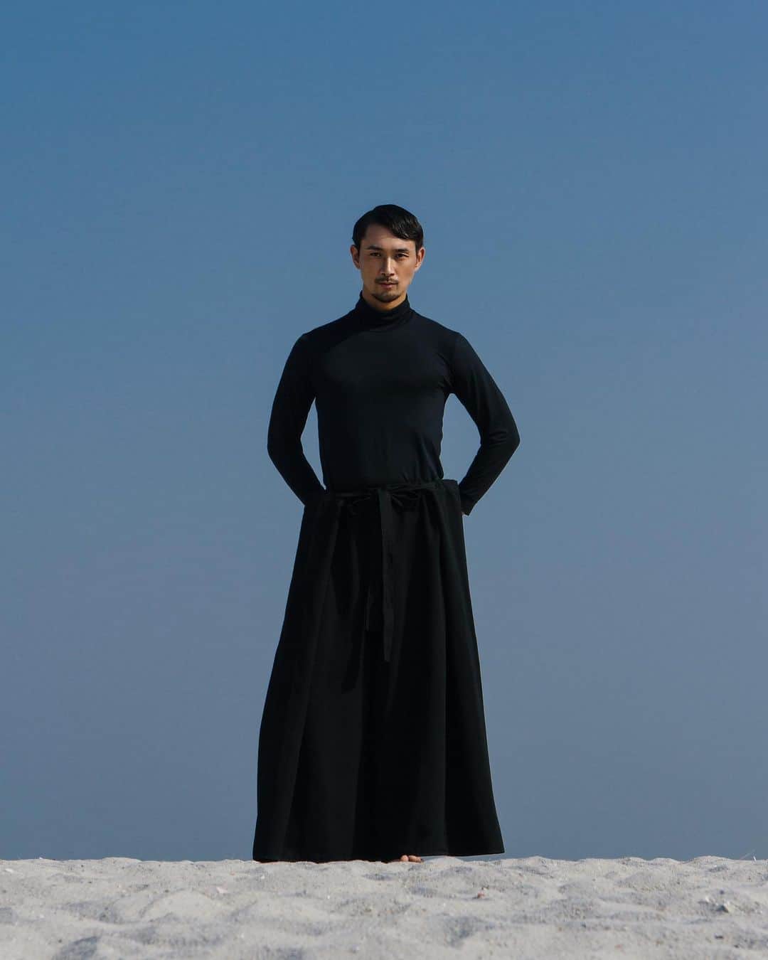 のインスタグラム：「Special thanks🙏🙏 @wynnmodels 🇮🇩 @christiansoegiarto 📸 @mrasep 👔 @ariniwongso 💄 @arnoldsoetanto  @_andretalahatu_ ♡  #shooting #photography #fashion #mensfashion #mensstyle #modeling #malemodel #asianmodel #japanese #allblack #bluesky  #jakarta #indonesia #instafashion #instacool #instagram #instagood #thankyou #smile」