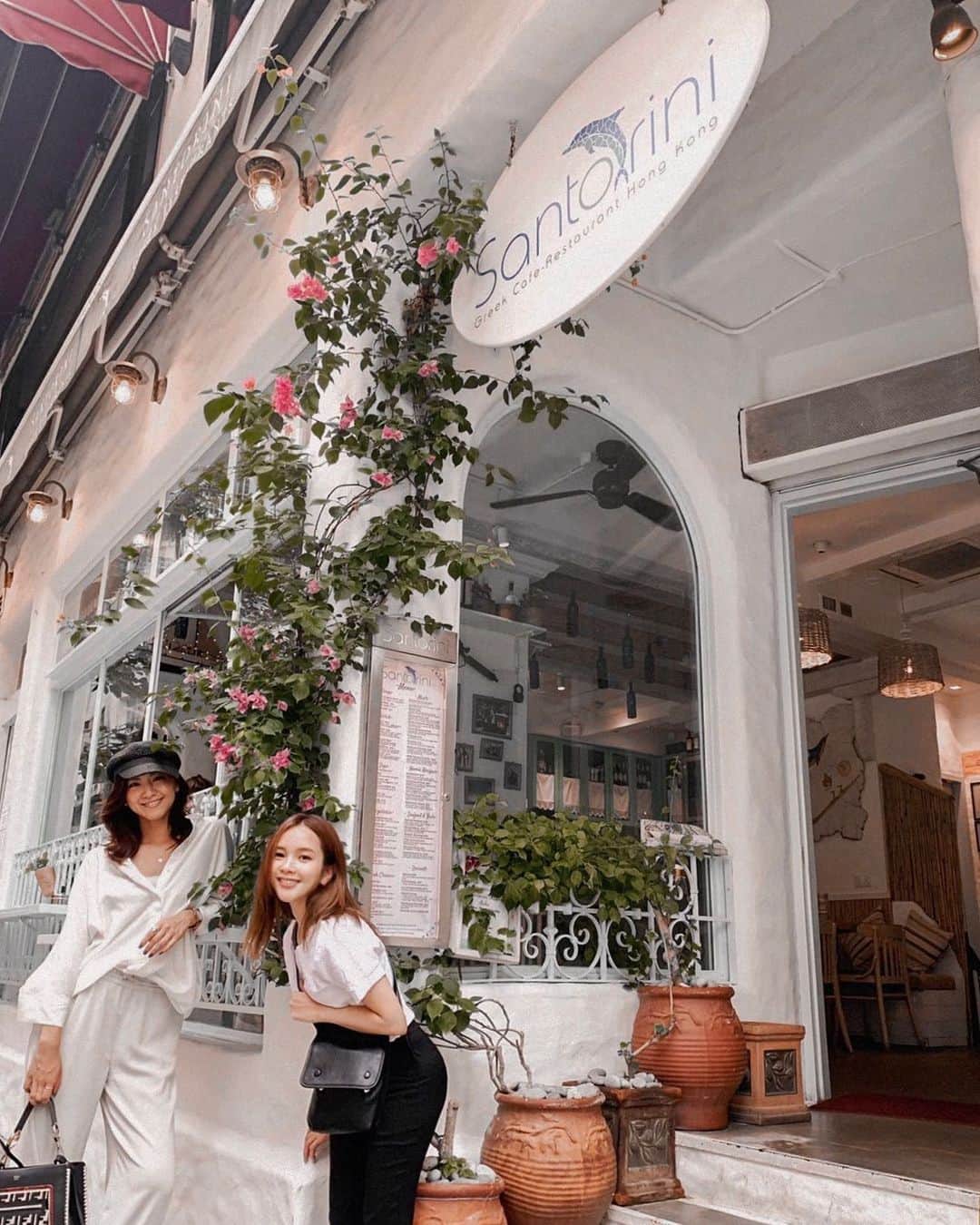 のインスタグラム：「#HongKong 🌺🇭🇰✨」