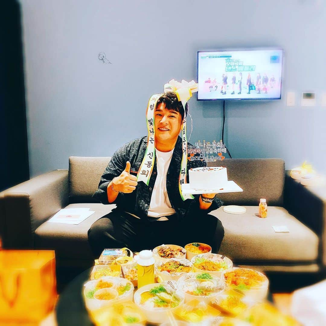 シンドン さんのインスタグラム写真 - (シンドン Instagram)「#생일은계속된다 #잘먹었습니다 #오늘의운세 #촬영중 #밥밥밥」10月2日 13時00分 - earlyboysd