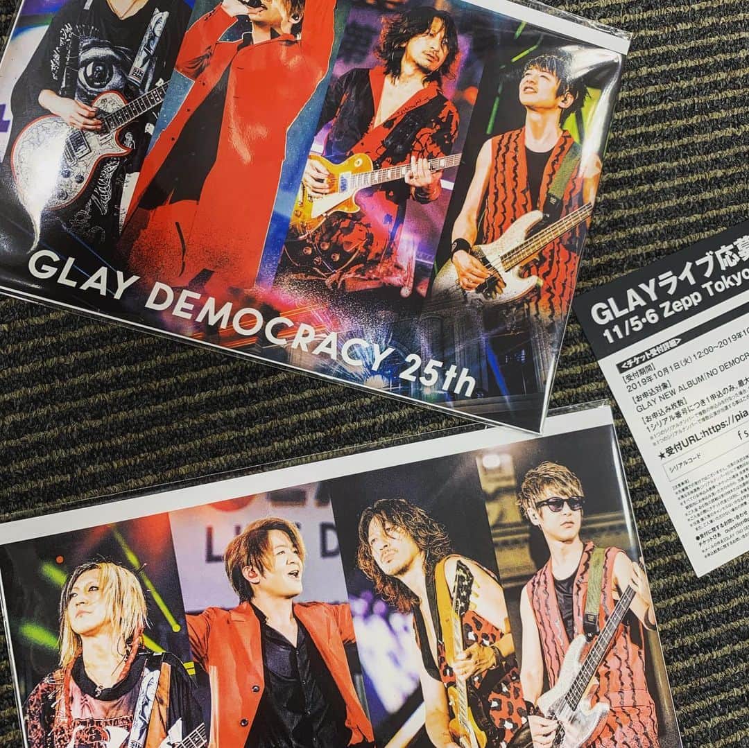 GLAYさんのインスタグラム写真 - (GLAYInstagram)「本日GLAYの15枚目のアルバム『NO DEMOCRACY』発売日！ タワーレコード渋谷店さん、HMV渋谷店さんでも展開して頂いております。 #GLAY #NODEMOCRACY #HAPPYSWING」10月2日 13時20分 - glay0525_official