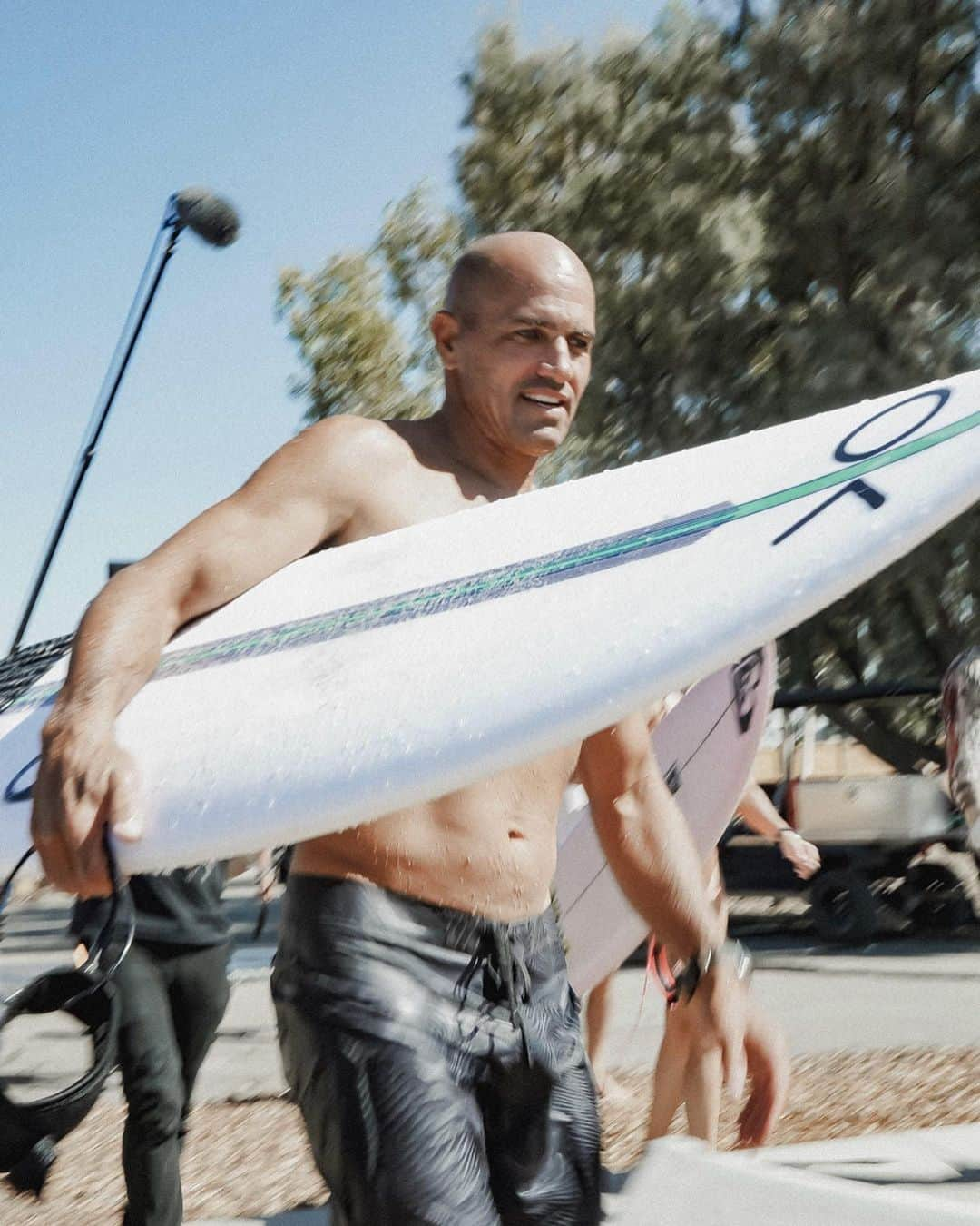 Manamiさんのインスタグラム写真 - (ManamiInstagram)「🏄🏽‍♂️ @breitling @kswaveco #SquadOnAMission 2日目のイベントは @kellyslater によって砂漠に作られた 人工サーフィン施設 Surf Ranchで🏄🏽‍♂️ とっても素敵な場所だった🥺🌿✨ この日は私も #SuperOcean ⌚︎ ブラピも凄かったけど、 みんなのレジェンドKellyへの反応も凄かった〜😳」10月2日 13時38分 - manashika