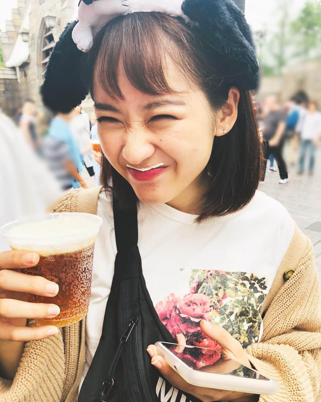 仲谷香春さんのインスタグラム写真 - (仲谷香春Instagram)「普通のビールは苦手だけどこっちのビールは飲めた🍻(スワイプしてね！→） #バタービール #usj」10月2日 13時42分 - koharu0221_official