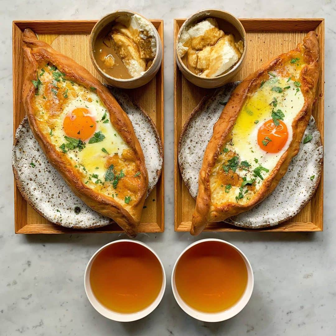Symmetry Breakfastさんのインスタグラム写真 - (Symmetry BreakfastInstagram)「Pide 🇹🇷 a Turkish flatbread with folded sides almost like a boat, filled with plenty of cheese 🧀an egg and a shed load of butter, the recipe is from my very own book too 👍🏼 The little bowl is some yoghurt with dark tahini and pomegranate molasses 👌🏼 At the end of this month I’m off to Turkey with @inflowsummits to talk about food in Instanbul but then will be checking out  Gaziantep and Şanlıurfa afterwards #symmetrybreakfast」10月2日 13時46分 - symmetrybreakfast