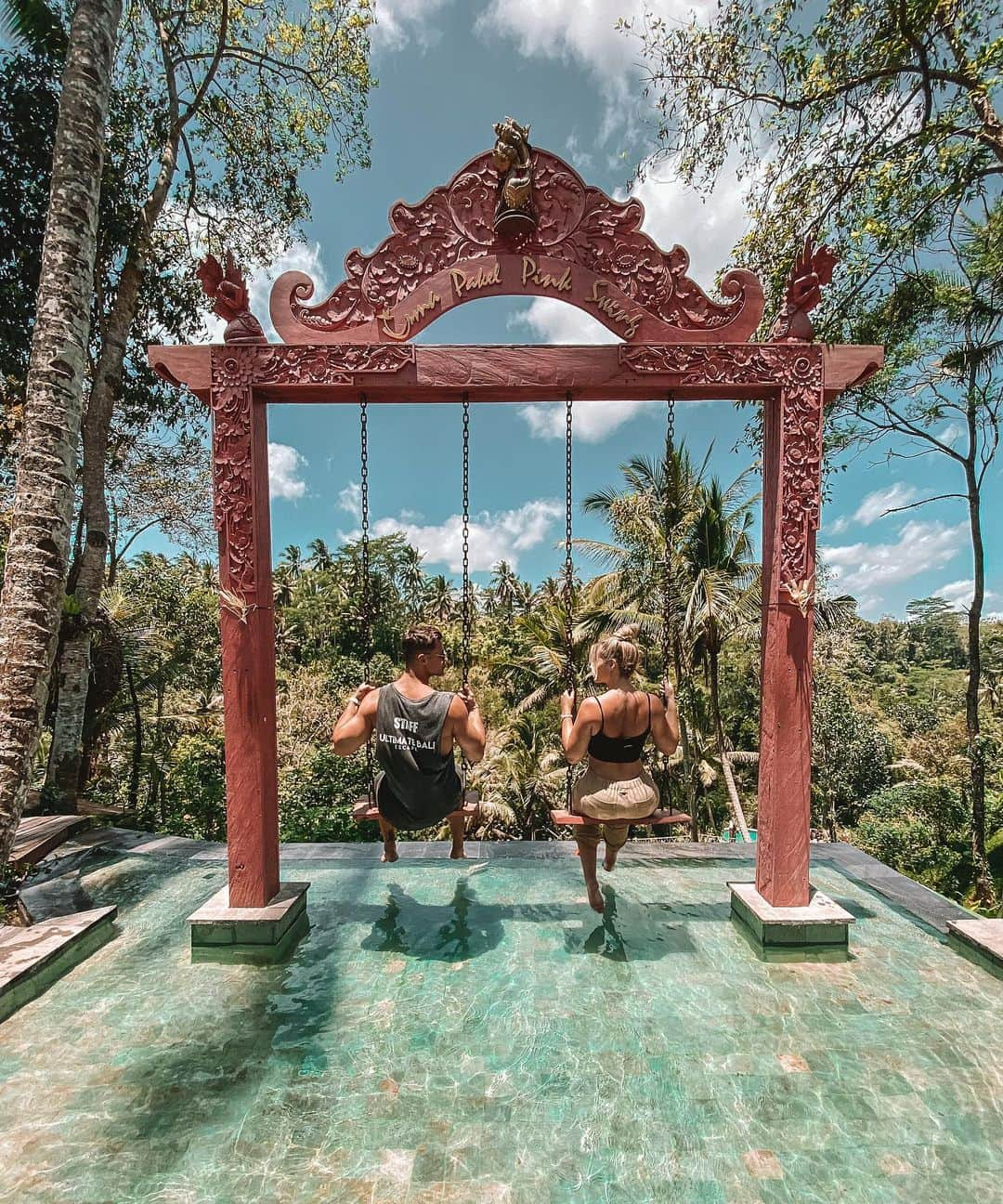 サラ・ハリスさんのインスタグラム写真 - (サラ・ハリスInstagram)「Swinging into @diplo today like... 😛 yesterday we spent the day exploring the best of Ubud, today we’re partying at #finnsbeachclub with the @ultimatebalinz and I couldn’t be more excited!!!」10月2日 14時04分 - iamsarahharris