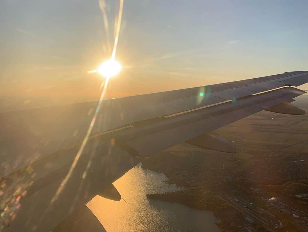 坂本美雨さんのインスタグラム写真 - (坂本美雨Instagram)「Vancouver → Montreal 文字通りRed-eye Flight ねむれなかったなぁ🙈」10月2日 14時09分 - miu_sakamoto